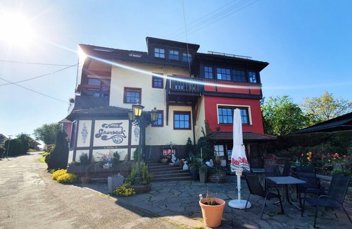 Rotensol Apartment | Doppelzimmer Landhotel Schönblick mit Balkon und Weiter Blick ins Grüne 06