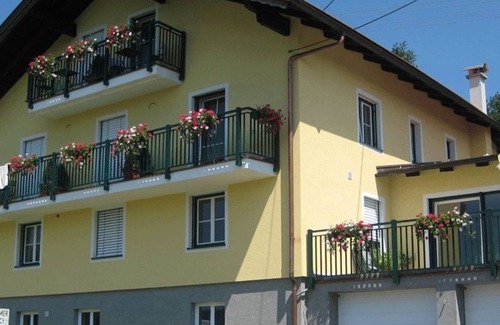 Zell Am Moos Apartment | Doppelzimmer mit Balkon 1 - Haus Rindberger und Pfarl