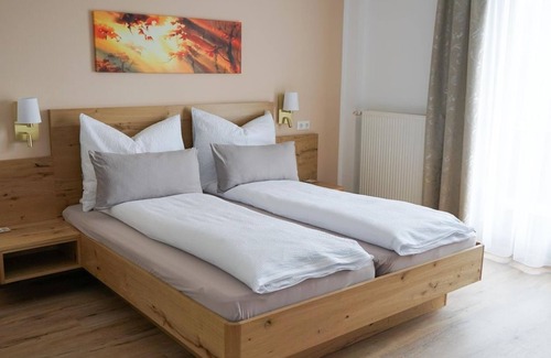 Seeboden Bed & Breakfast | Doppelzimmer mit Balkon und Seeblick - Pension Paßler