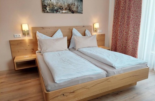 Seeboden Bed & Breakfast | Doppelzimmer mit Balkon und Seeblick - Pension Paßler