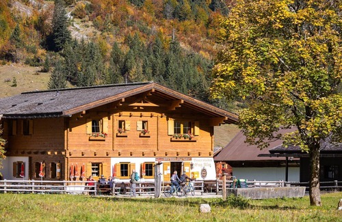 Eng Alm Cabin | Doppelzimmer Nr. 3 - Bauernladen - Almdorf Eng Alm