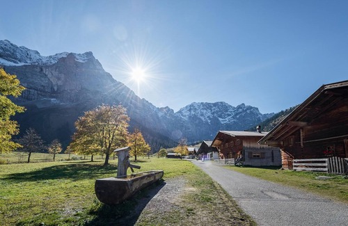 Eng Alm Cabin | Doppelzimmer Nr. 7 - Bauernladen - Almdorf Eng Alm