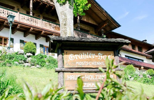 Steinbach am Attersee Apartment | Doppelzimmer Nuss - Bauernhof Grablerhof