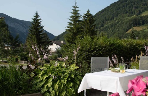 Mellau Apartment | Doppelzimmer Weiss - Gästehaus Lässer