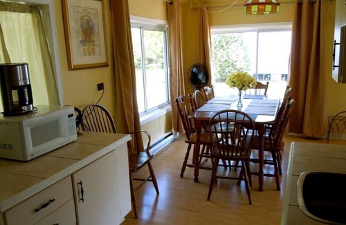 Iroquois Cottage | Doran Bay Resort