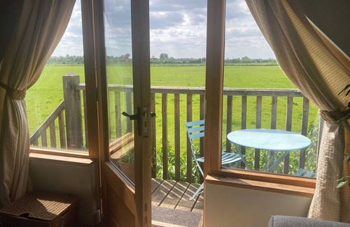 Dorchester-on-Thames Apartment | Dorchester on Thames private mini suite in a peaceful location.