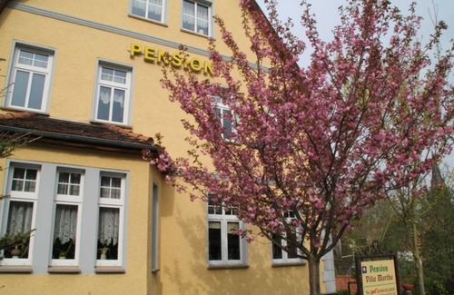 Burg Stargard Cottage | Dormitory Room - Yellow Room - Pension Villa Martha
