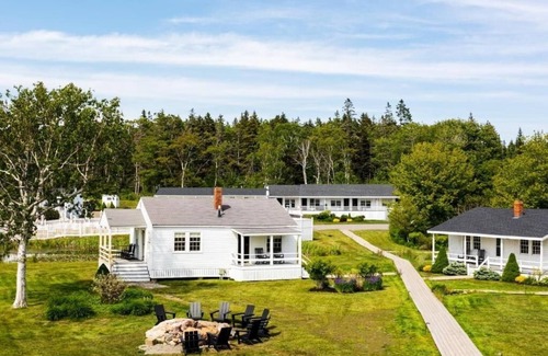 Ocean Point House | Dory Cottage Suite | Bluebird Ocean Point Inn | Dog-Friendly and with Fire Pits