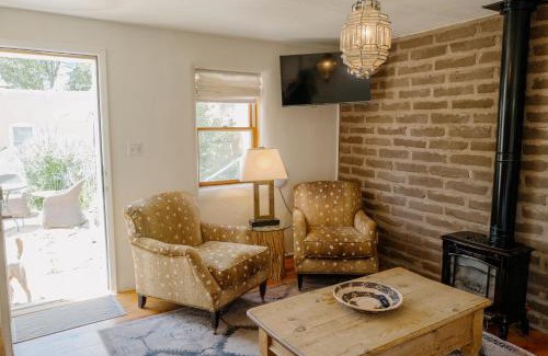 Downtown Santa Fe House | Dos Hermanas Casita 2 Downtown Courtyard