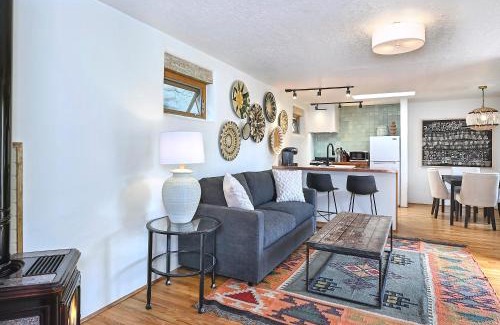 Downtown Santa Fe House | Dos Hermanas Casita 4 Downtown Courtyard Patio
