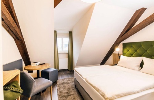 Mußbach Bed & Breakfast | Double room, shower, toilet, street side - winery - guest house Völcker