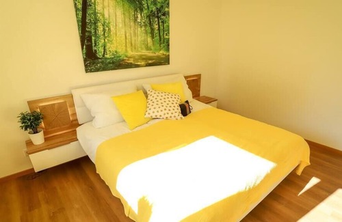 Lechhausen-Ost Apartment | ☆ Double Apartment ☆ 3 King Beds|Kitchen|Parking