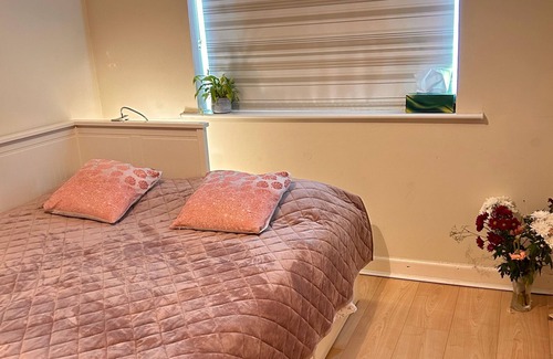 Swords Bed & Breakfast | Double bed 10mn by car Dublin airport 8mn bus & shops with light breakfast