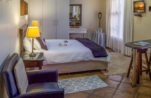 Humewood Bed & Breakfast | Double Bed and Sleeper Couch, Luxury Room, business travel, near Port Elizabeth