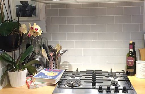 Wimbledon Park Apartment | Double bedroom with private bathroom