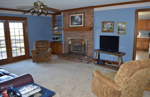 Oakland House | Double D acres near Mammoth Cave and Bowling Green