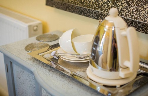 Park Apartment | Double-Deluxe-Ensuite Shower-No kitchen Cariad