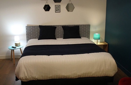 Saint-Cyr-au-Mont-d'Or House | Double room-Comfort-Private Bathroom-Terrace