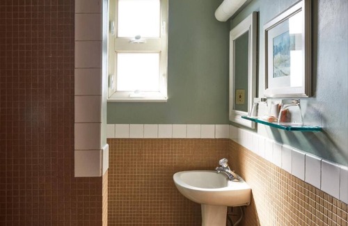 Gayborhood Hotel | Double Full Comfort, The Alexander Inn, Charming Philly Streets