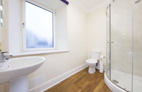 Hamilton House | Double or Twin Ensuite with Shower at The Bay Horse