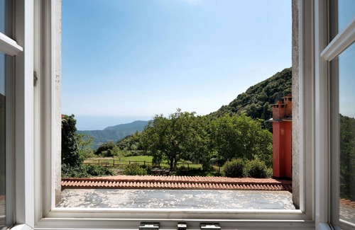 Castiglione Chiavarese Apartment | 'Double Room 2' with Mountain View and Shared Garden