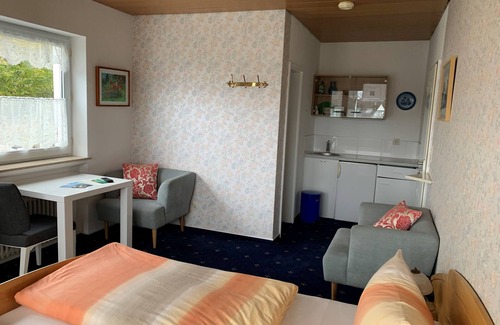 Meersburg Bed & Breakfast | Double room 7, with balcony - Gästehaus am Lindenweg