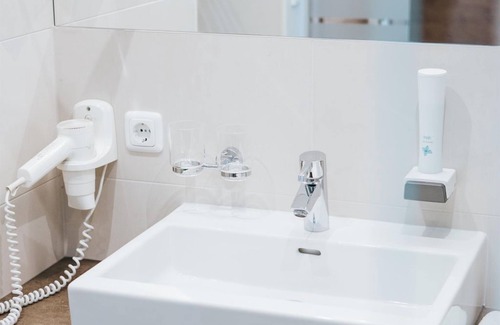 Neustift im Muehlkreis Bed & Breakfast | Double room mountain, shower/WC - Gasthof-Pension Luger - on the Danube cycle path, Donausteig