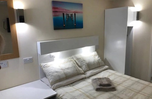 Llandysul House | Double Room, own front door on high street