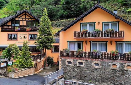 Sankt Goarshausen House | Double room, shower or bath, toilet, balcony - Hotel Café Herrmanns Mühle