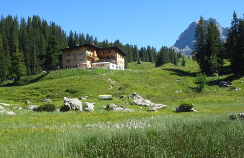 Schroecken House | Double room Schneestern Nord Shortstay - Berghotel Körbersee