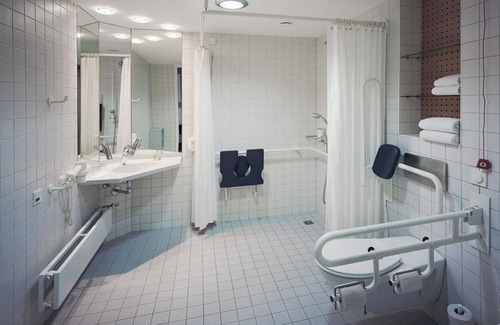 Hellerberge House | Double room, shower or bath, WC - Akademiehotel