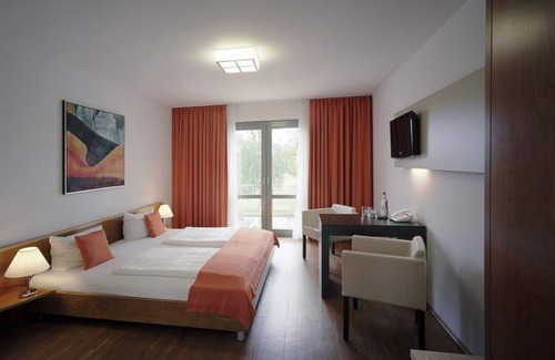 Hellerberge House | Double room, shower or bath, WC - Akademiehotel