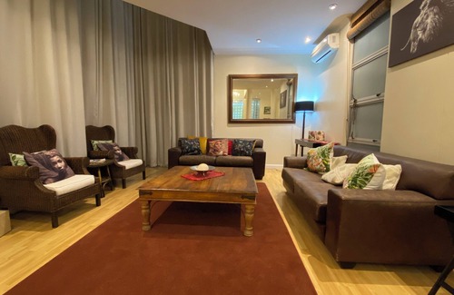 West Beach Cabin | Double Room! Welcome to our charming guesthouse in Cap Townn