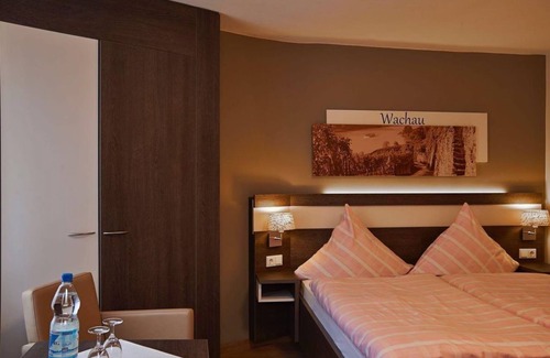 Bernkastel House | Double room with French bed - Gasthaus Huwer