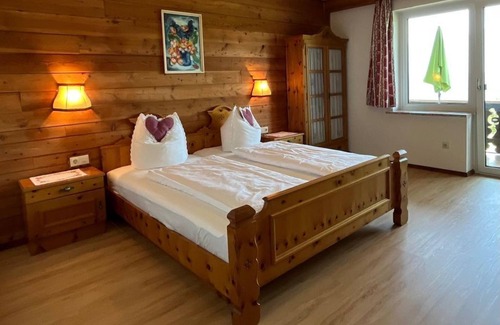 Millstatt Bed & Breakfast | Double room with balcony - Mittenwalder Hof