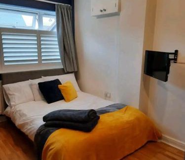 Whittlebury House | Double Room with ensuite close to silverstone