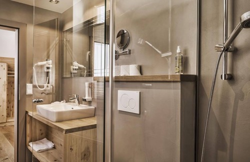 Mauterndorf Bed & Breakfast | Double room with shower, WC with balcony - 1. Zirben-Pension Lüftenegger