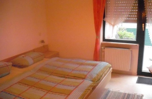 Kaimt Bed & Breakfast | Double room with shower/WC/balcony - Winzerhaus Haas-Lenz