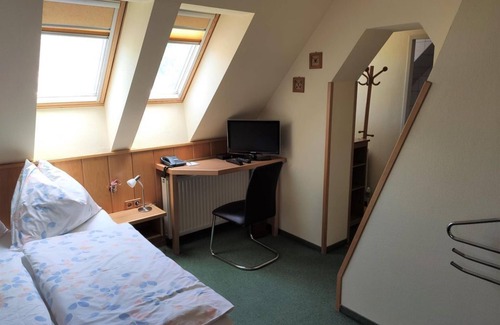 Nonntal Bed & Breakfast | Double room with shower, toilet - free room, pension