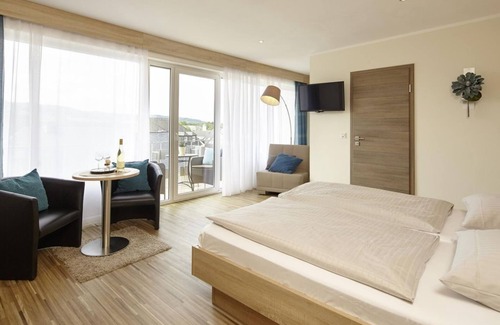 Schweich House | Double room with shower and WC - Hotel "Zum Stern"