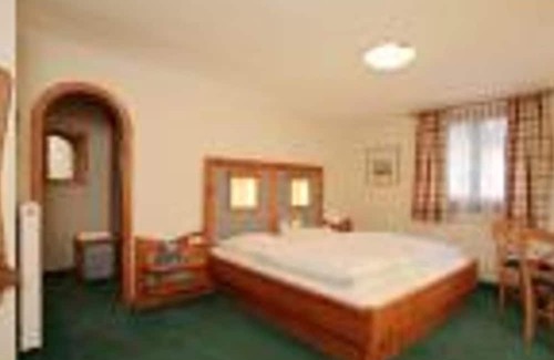 Kaprun Bed & Breakfast | Double room with shower or bath, WC - Pension Lachmayr