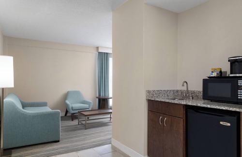 Norfolk - Virginia Beach Hotel | Doubletree by Hilton Hotel Norfolk Airport