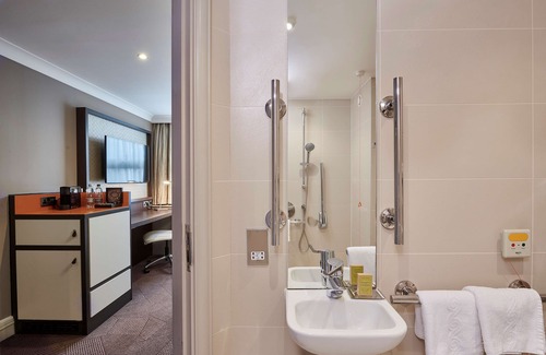 Ealing Common Hotel | DoubleTree by Hilton London - Ealing Hotel