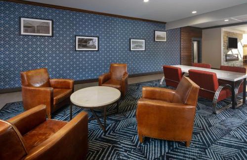 Manhattan Hotel | DoubleTree by Hilton Manhattan, KS