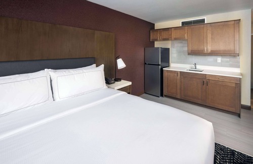 Manhattan Hotel | DoubleTree by Hilton Manhattan, KS