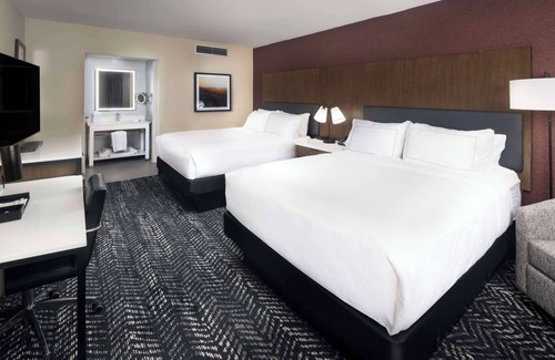 Manhattan Hotel | DoubleTree by Hilton Manhattan, KS