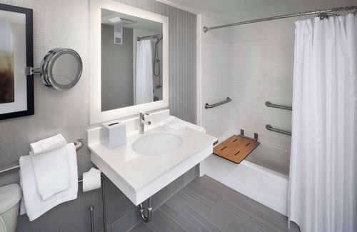 Manhattan Hotel | DoubleTree by Hilton Manhattan, KS