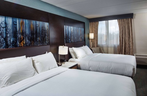 Neenah Hotel | DoubleTree by Hilton Neenah
