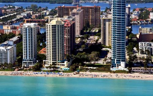 Sunny Isles Beach Resort | DoubleTree by Hilton Ocean Point Resort - North Miami Beach
