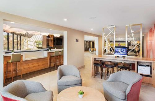 Pomona Hotel | Doubletree By Hilton Pomona